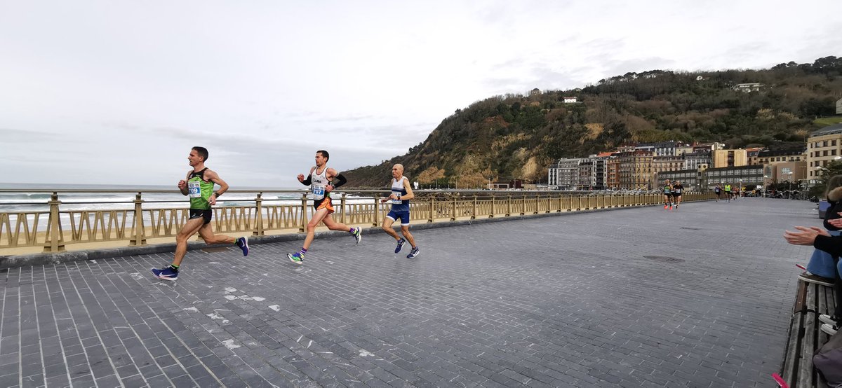 35:42 Puesto 37 de 1000 en los 10Km Gimnatica Ulia. Satisfecho con el rendimiento de hoy nueva mmp pensaba que sería aún más llana una cuesta cabrona con aire en contra que en la segunda vuelta se me han escapado unos sg de oro. Seguimos mejorando, seguimos entrenando.