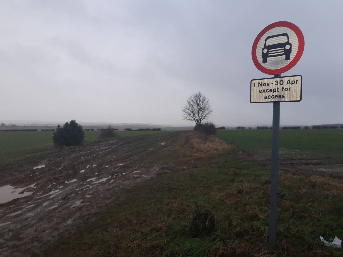 Humberbeat_ERYN's tweet photo. #RuralTaskForce Today we have dealt with this vehicle which has got stuck on the green lane between #Wetwang & #Fimber. This section of green lane is subject to a traffic regulation order prohibiting motor vehicles between 1st Nov & 30th April. Driver dealt with for offences. https://t.co/xKjF9HK68y
