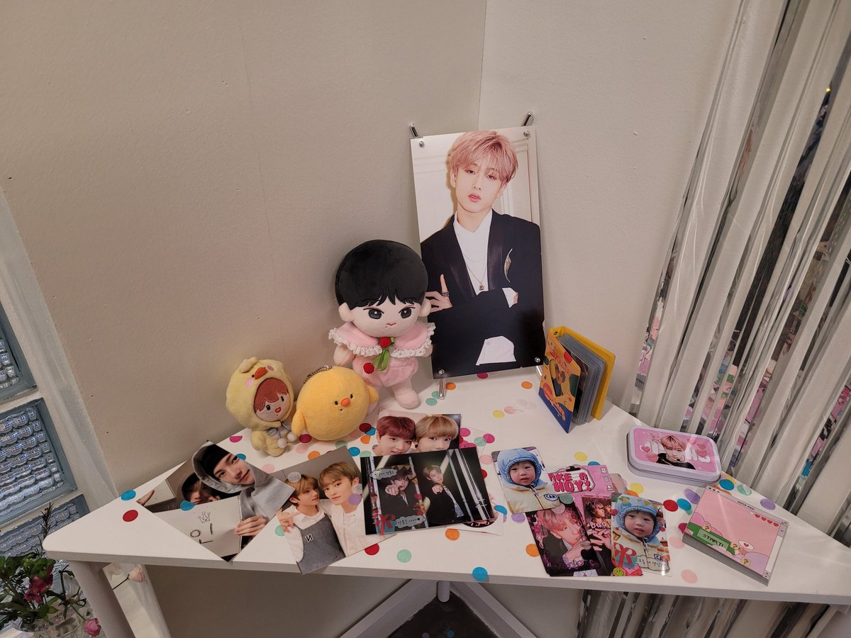 7dream_xeno's tweet photo. 홍대 Cafe OL💖
아기자기하게 예쁘게 꾸며 있던 곳💕 곳곳에 붙어있는 지성이를 찾는 재미도 있었다! 한쪽엔 팬분들의 메세지도 있어 지성이가 많은 사랑을 받고 있다는 생각에 괜히 내가 뿌듯했다😊
지성아, 너라면 뭐든 할 수 있어 널 믿어 너도, 나도💚
#지성이는_뭐든지_다_가능해
#MAKE_A_ANDY https://t.co/H64ukfucum