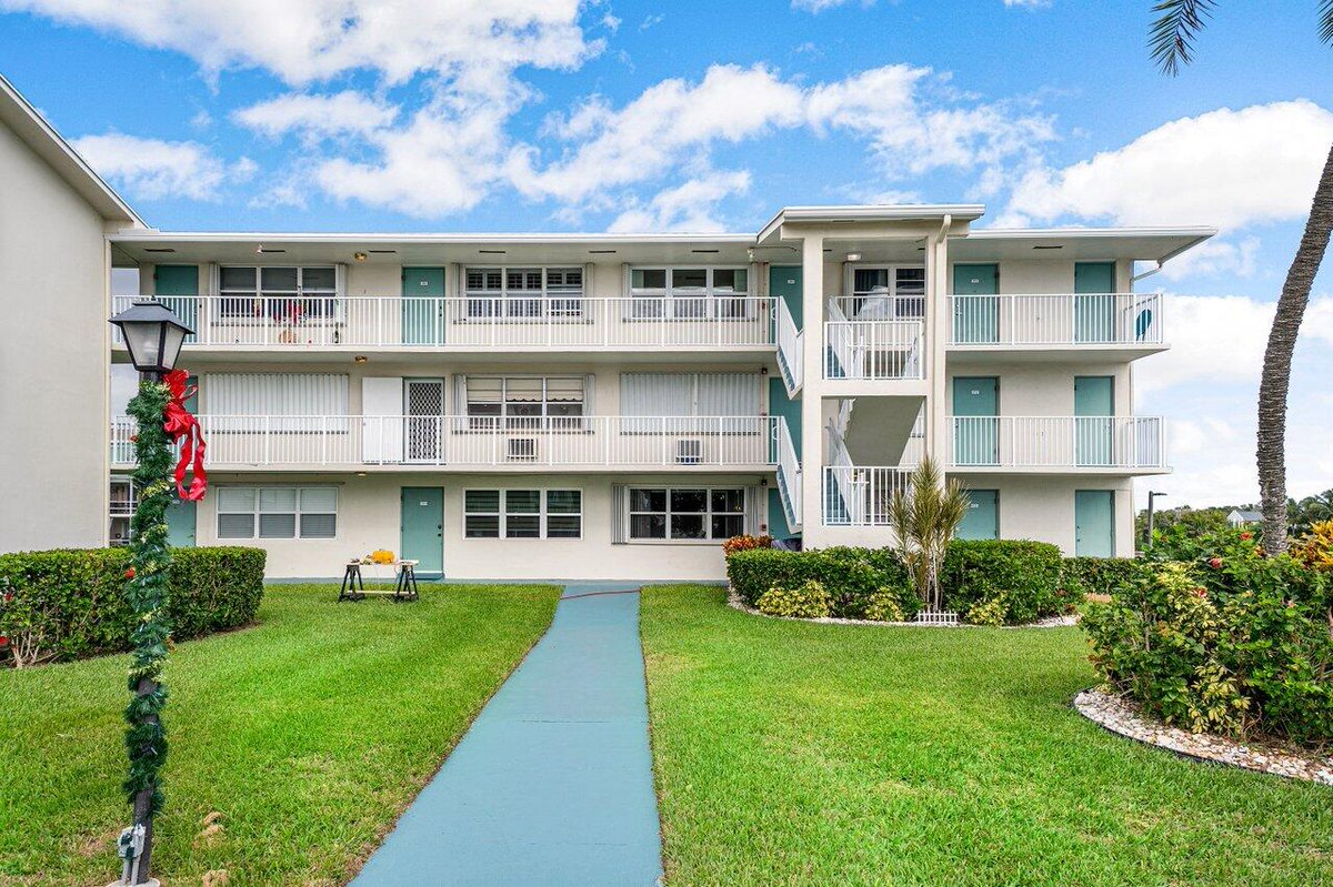 This 1 BED home won't last long! Ping me for details or a showing. #realestate  cpix.me/l/138031734