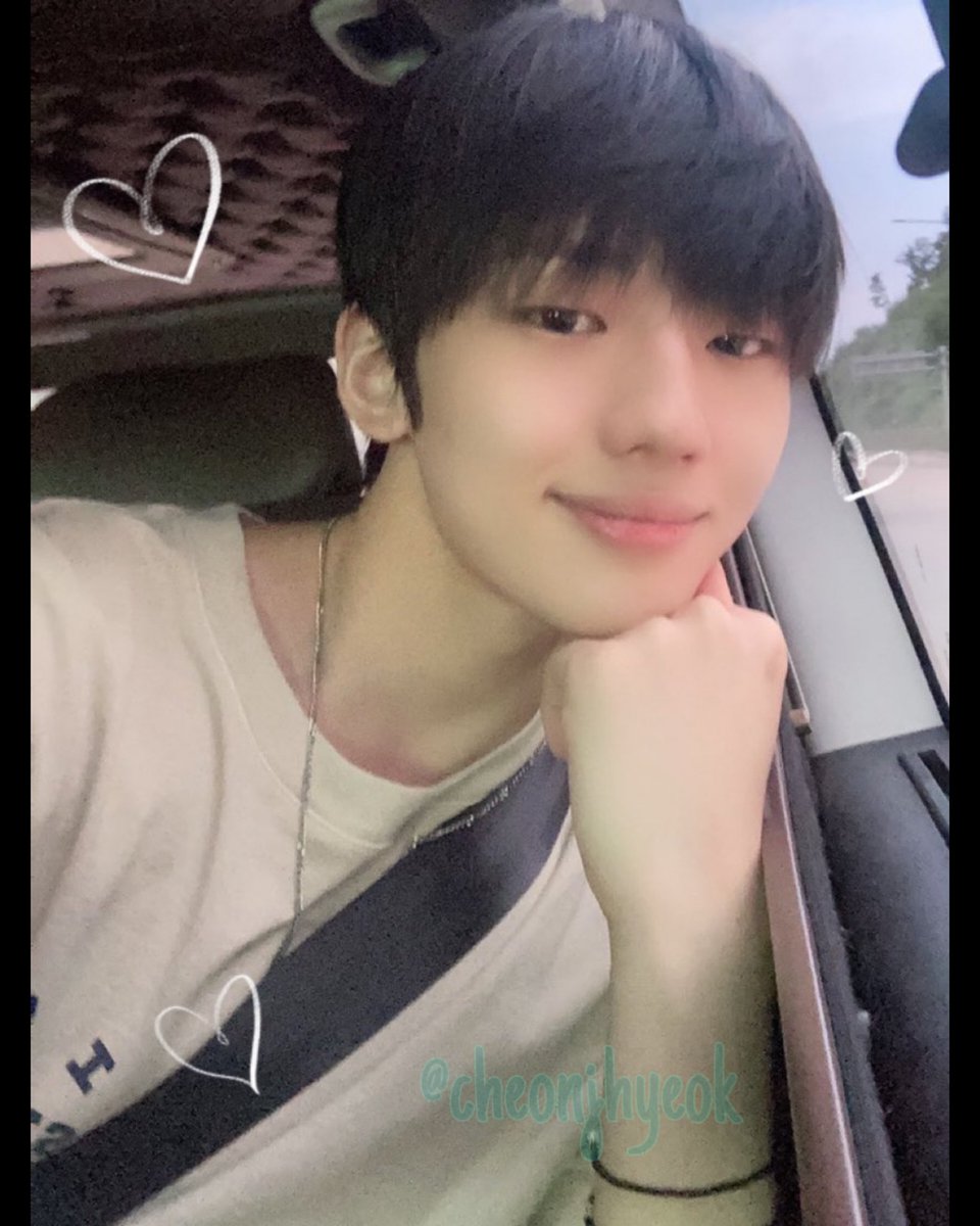 ahncgeun's tweet photo. 얘랑 있을 때가 좋다 표현이 잘 되진 않지만
옆에 있을 때 먼저 다가가지 못해도 너랑
있을 때가 좋다~<3🐤

#PLSD #PlouderSelcaDay #TeamPnation🏁 #피네이션 #PNATION #천준혁 #CheonJunhyeok @PNATION_LOUD https://t.co/djVPOaHNUN