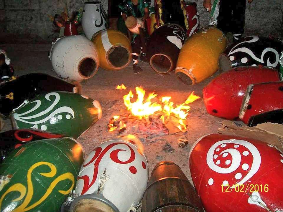 stecheraoficial's tweet image. Celebra hoy 32 años La Escuela de #Candombe de #CerroLargo 

Una larga trayectoria cultural en el departamento y el país, con varias generaciones que han desfilado en increíbles carnavales
Edith González es su figura emblemática y Robert González,su hijo, el responsable de cuerda