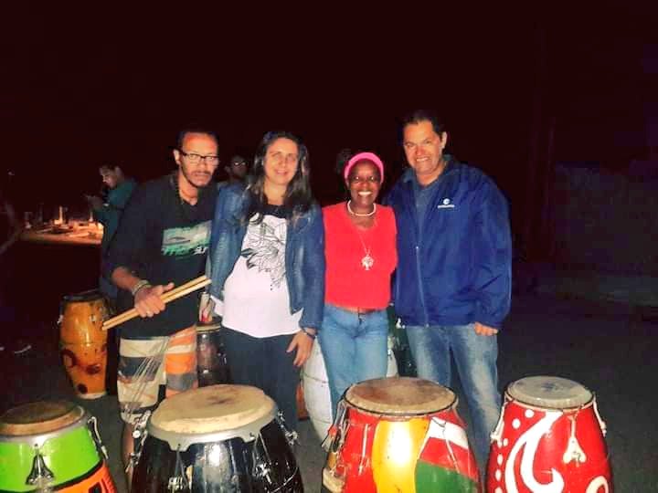 stecheraoficial's tweet image. Celebra hoy 32 años La Escuela de #Candombe de #CerroLargo 

Una larga trayectoria cultural en el departamento y el país, con varias generaciones que han desfilado en increíbles carnavales
Edith González es su figura emblemática y Robert González,su hijo, el responsable de cuerda