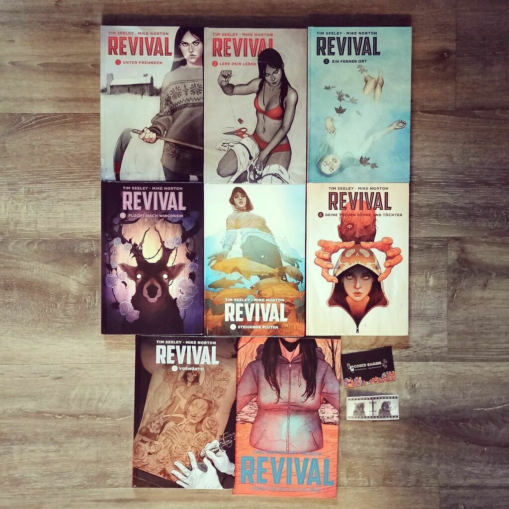 NadelNerd's tweet photo. Ein großer Schwung neue Comics. Sehr praktisch wenn jemand ein Reihe abgibt, von der ich bisher nur den ersten Band da hatte. Dank @couch.gaming kann ich nun endlich Revival weiterlesen.
#papertag #newin #newcomicbookday #neuercomic #neuzugänge #comics … https://t.co/bxFqTWu9tD https://t.co/Nw7FPFXLX7