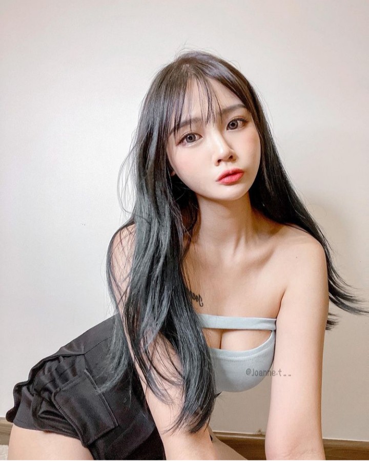 Wanshe15's tweet photo. 新一轮（7）
称呼：大奶母狗
特性：全身都可以玩弄
属性：大奶美女网红骚货
要玩弄大奶母狗的哪个部位呢
要意淫或文爱的请在留言区直接开始
#意淫 #文爱 #射屏 https://t.co/ewNEbPzisk