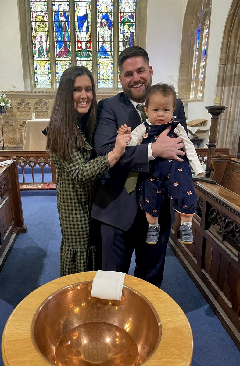 ARAG_91's tweet photo. Officially godparents to this cheeky chap 💚 #SundaySecrets https://t.co/mtqg3qAr3X