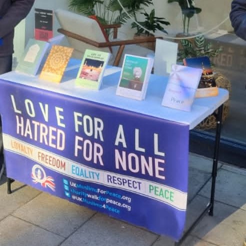ButtShakilAhmad's tweet photo. #Mashallah

Department of Faith outreach AMEA Southall North of @AmeaNasir spreading the peacefull message of #Islam to local people's of Ruislip.

#Love4AllHatred4None
#Muslim 
#MessiahHasCome https://t.co/Dj2a7M6cc6