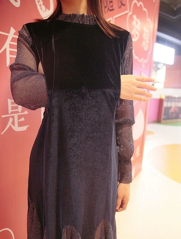 seq2021's tweet photo. 代找各种资源，出售各种露出服装， https://t.co/GrWE01peIb