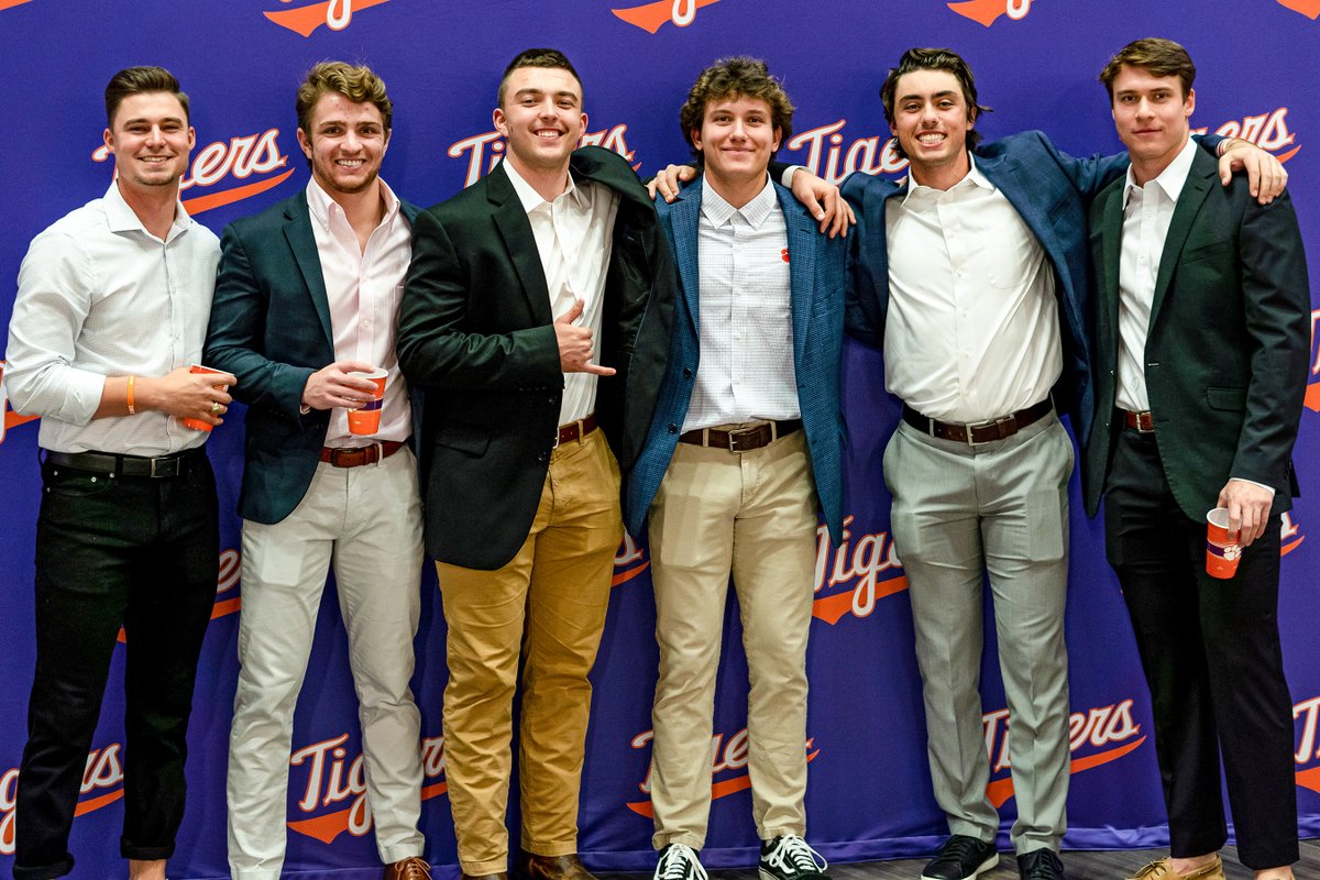 ClemsonBaseball's tweet photo. Nothing better than seeing familiar faces, lots of smiles &amp; great fellowship at our annual preseason banquet. Ready for 2022! #Clemson 👏 💯 🐅 https://t.co/zaTPpXYjUY