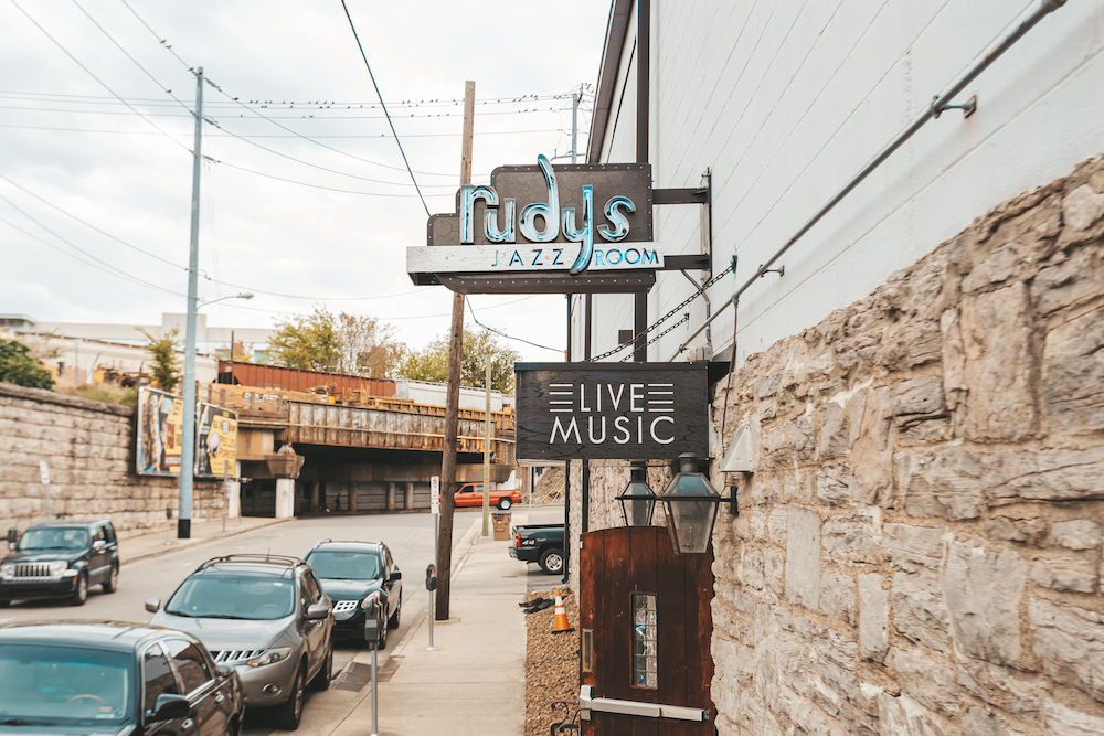 MVAN Venue Spotlight ⚡️@rudysjazzroom fills a void that Nashville needed filled: an authentic jazz experience in Music City. Since opening in '17, Rudy's is a unique experience of jazz 7 nights a week alongside fine food & drinks. Go to Rudy's this week 😎 rudysjazzroom.com