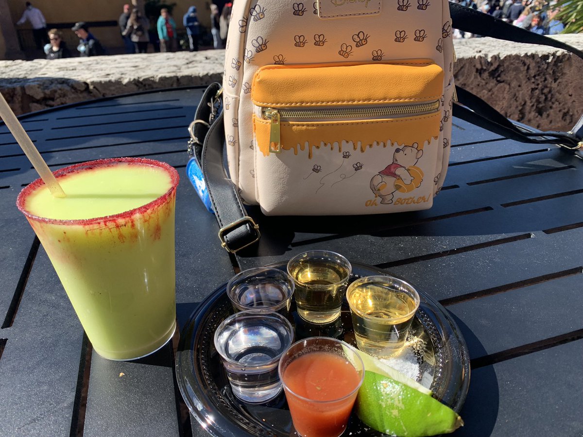 #avocadomargarita got smaller but mezcal added to #tequilaflight @cavadeltequila @epcotmexico #saludamigos