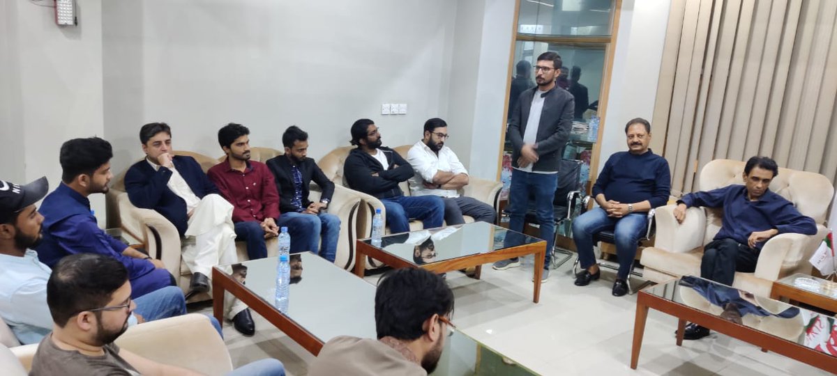 06/02/2022
فیڈرل بی ایریا سے مہاجر یوتھ کی ایم کیؤ ایم کے مرکز آمد۔
کنوینئر ایم کیؤ ایم خالد مقبول صدیقی سے ملاقات کے بعد شمولیت۔
آئندہ انے والے دنوں میں مزید شمولیت ہونے جا رہی ہیں۔
ہمارے ساتھ چلے مہاجر یوتھ ونگ میں
#JoinMuhajirYouthWing 

@Official_MYW