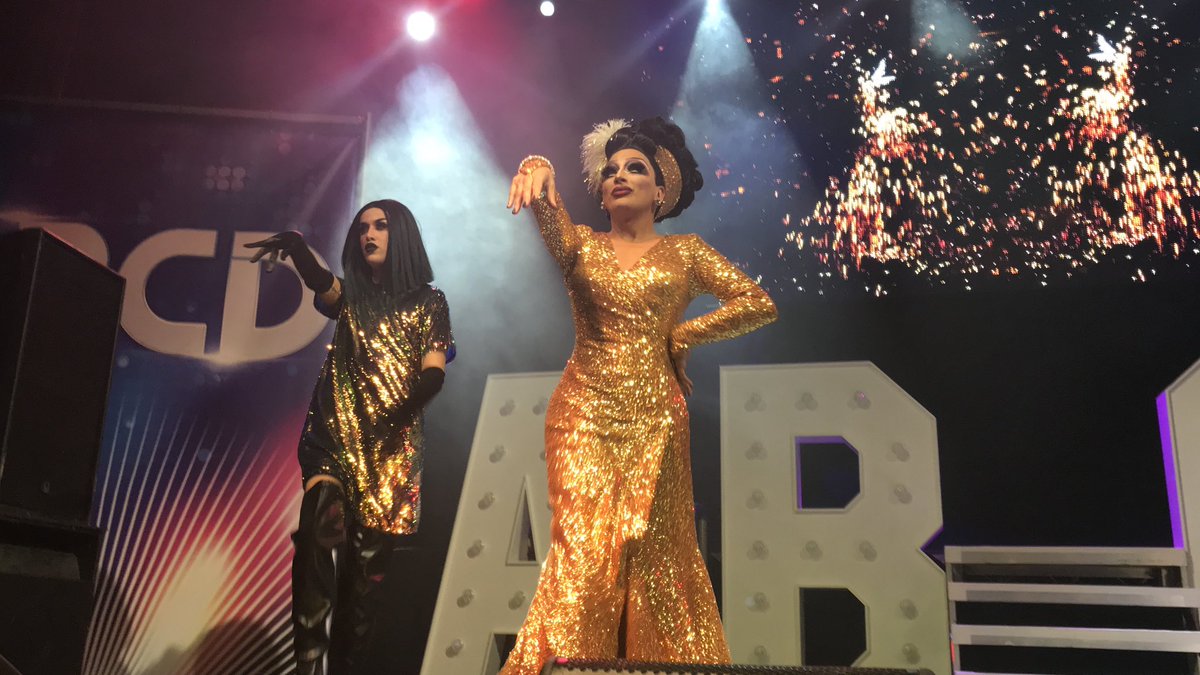 crackeroddly's tweet photo. can i plz go back to 2018 when i first saw the four icons together for my 18th @AdoreDelano @TheBiancaDelRio @courtneyact @dariennelake https://t.co/8swjVV6HiO