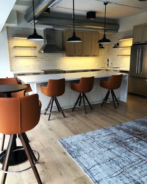 Sleek Storage 😎

We're digging the use of our Premline Avorio Gloss panels for the cabinets on this island!

Designed by Arc Interiors

#featurefriday #design #interiordesign #madeinitaly #premline #kitchendesign #customkitchens #customcabinetry #kitchen #kitchenisland