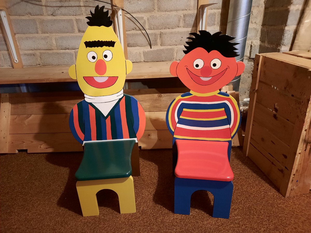 RianBrands's tweet photo. NIEUWE Handgemaakte stoeltjes te koop. Mijn vader heeft deze gemaakt. Multiplex. Ongeveer 70 cm hoog. Ideaal aan de salon tafel. Van 27.50 nu voor 20 euro per stuk. Papa wil opruimen. Meerdere aanwezig van elk. Ophalen in Oss. RT is erg lief!!! https://t.co/M8Q8m7XSWi