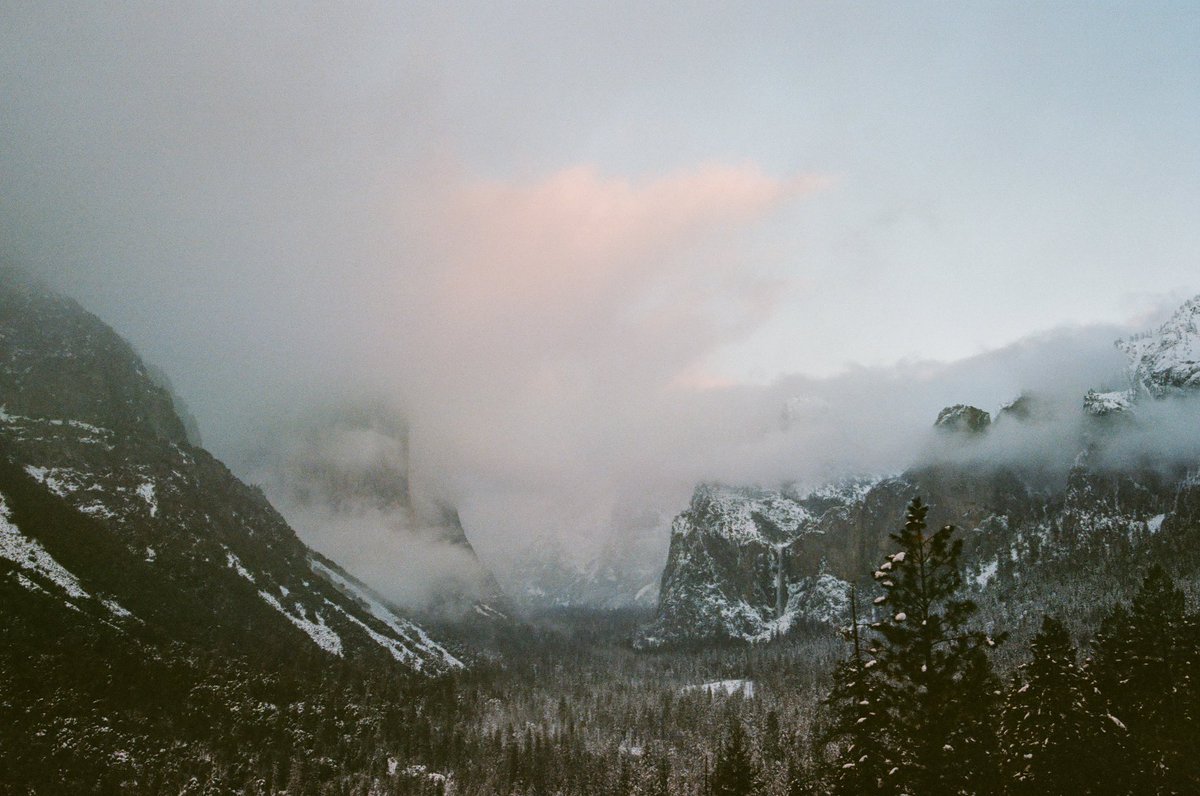 jakob_lr's tweet photo. winter in Yosemite 🎞 https://t.co/5lZ8P4Wlwn