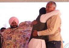 griglani's tweet photo. These four pictures explain the soul of India.If you are a human, have empathy, are emotional, feel for others, this is what real India is. On the other side is Hate! Choose Love and compassion friends. #OnlyOptionCongress
@PChidambaram_IN @kcvenugopalmp @PratishthaINC @Allavaru https://t.co/vhsa0GGJyK