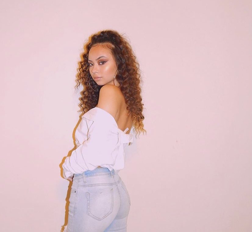 renagracec's tweet photo. Hey Izumi Fam !! 👋🥰📣

✨ My name is Rena 
✨ I’m Filipino, White &amp; Spaniard 
✨ Super stoked to be apart of an amazing movement to #StopAsianHate  
✨ I reside in Charleston, SC 
✨ I’m currently in the process of becoming a Licensed Esthetician ✨

#IzumiLove 🌸🌸 https://t.co/ei1WDdZ2sh