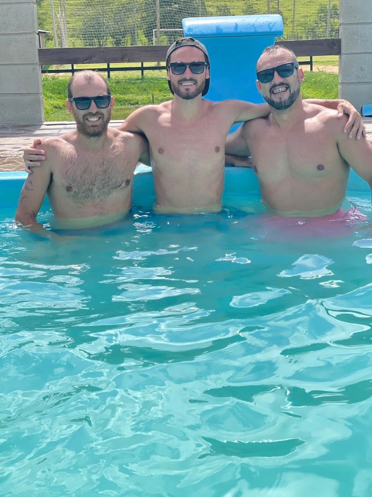 guizimba's tweet photo. Os 3 filhos da dona Nair e o do seu Preto. https://t.co/G0iOB3CugE