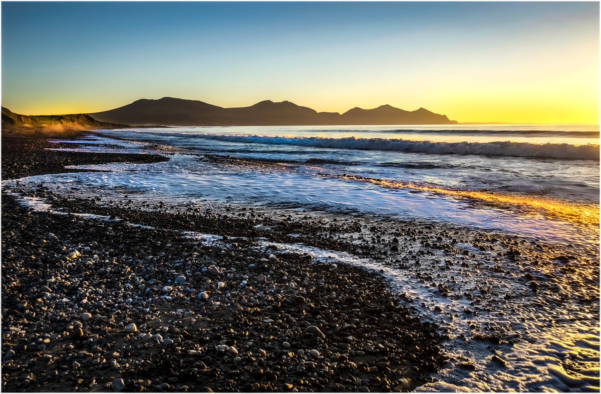 LocalWales's tweet photo. Here’s a few of our recent favorites 

Dyma ychydig o'n ffefrynnau diweddar

Diolch i'r talentog  / Thanks to the talented 

@Sami_gray26, @Llelo2801, @lluniaurich, @GDPTenby
 
👏♥️🏴󠁧󠁢󠁷󠁬󠁳󠁿

#LoveWales #LocalWales #CaruCymru #LleolCymru https://t.co/qUtQfoYnmB