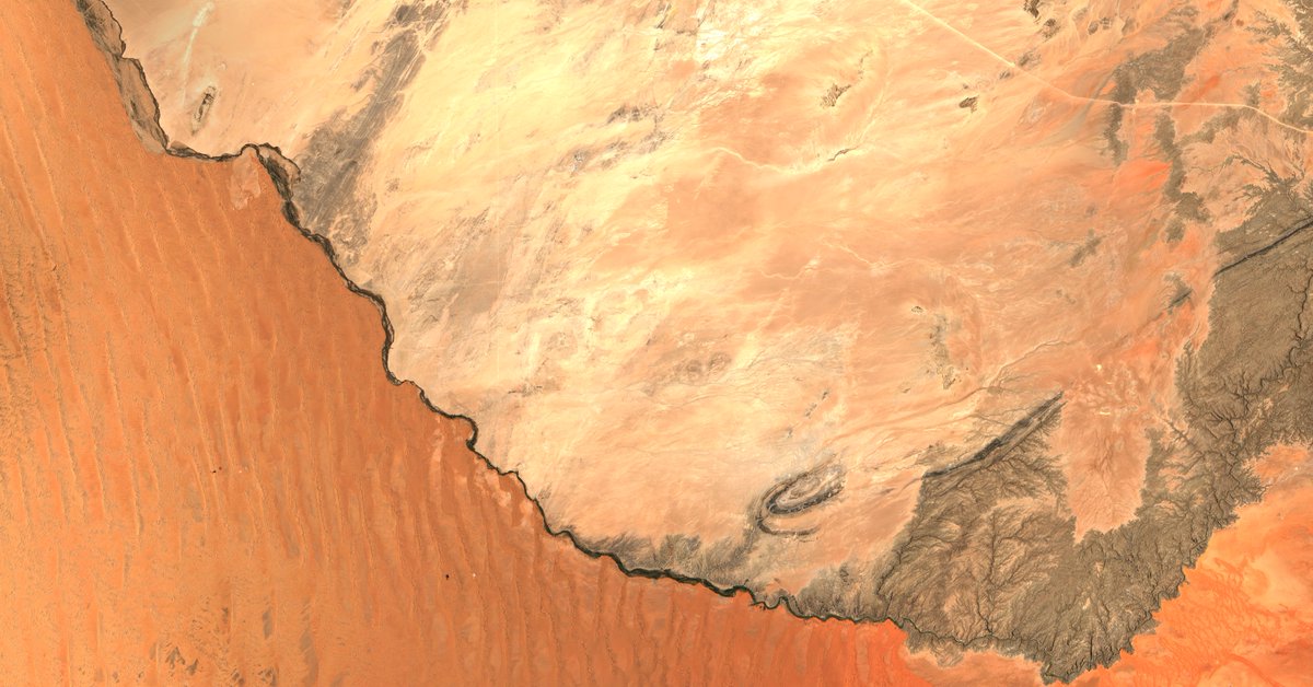 Random Series | The beauty of difference - La belleza de lo diferente @CopernicusEU #Sentinel2 🛰️ Kuiseb River in #Namibia flowing through the Namib-Naukluft National Park and the Namib desert 😍 Full Size -> flic.kr/p/2n2hkbR 🧐