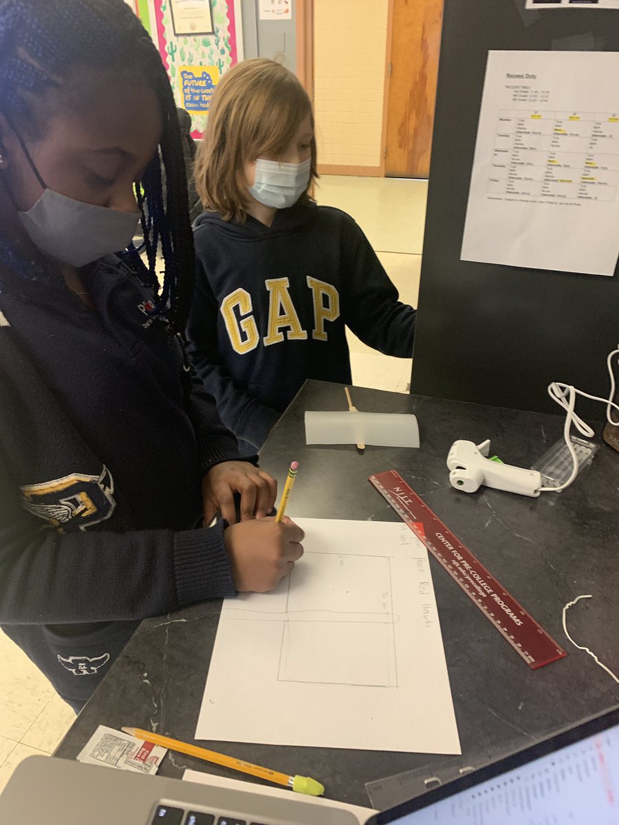 MereHarrison123's tweet photo. These kiddos are working hard for the eStem competition coming in March. Deciding on what works best for the challenge of designing a wind powered car.  #steam #teamredhawks https://t.co/HxZKjfCckR