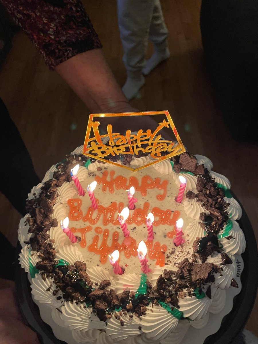 ClutchBlonde's tweet photo. I am very fortunate to have a family to spend special occasions with who still sing me Happy Birthday even at 32. Today,I am extra thankful to not only have them in my life but to also have all of you. Thank You for such an amazing week💜❤️@CroweFam_ @sanctuary_gg @FemmeFatalesGG https://t.co/MZRfgg77IM