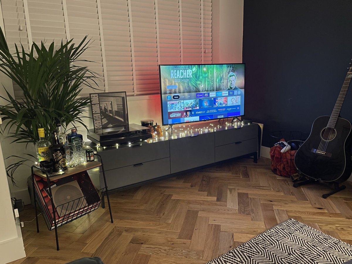 HarrySmailes's tweet photo. Mine and @jennyx55’s gaff is coming along pretty nicely 😎 https://t.co/hFoObDrLqx