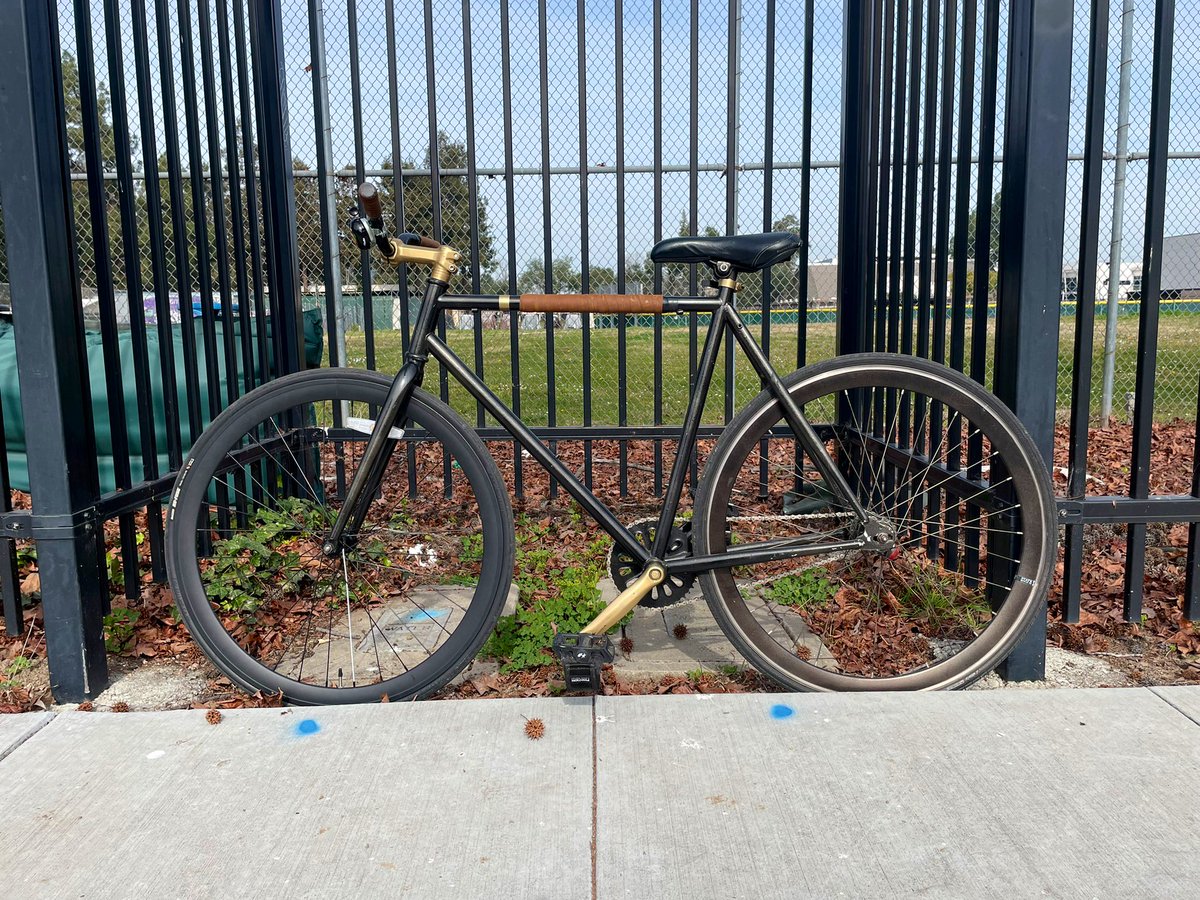 diadiaaa7's tweet photo. Balancing life with refreshing days 😁🚲 https://t.co/znA5jHfSPS