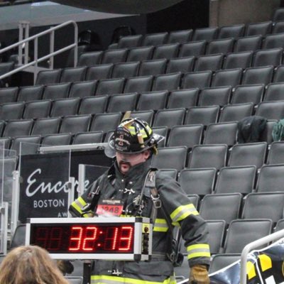Meffcity's tweet photo. Awesome day climbing stairs at TD Garden. #stairclimb #bfitchallenge #NewProfilePic https://t.co/QbQc89hPzv