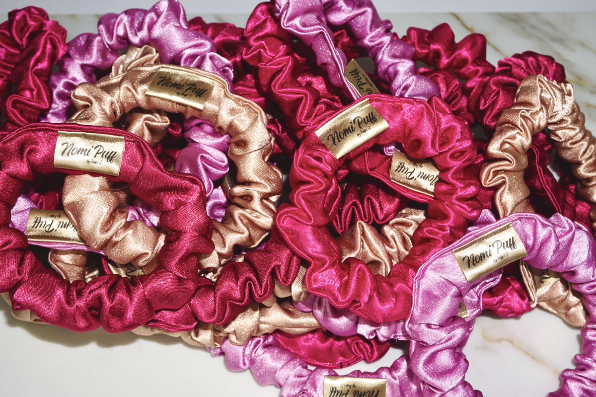 nomipuff1's tweet image. We’re OBSESSED with our Love Notes Bundle 💓🥰 Get yours this Valentine’s Day  Season •••
nomipuff.com 
•••
The Love Notes Collection💕💅🏽
* Sweet Kiss
* Mi Amor
* Adore Me 
*Xoxo
•
 • All Nomi Puffs are specially hand-crafted and created with Love !
#NOMIBABE