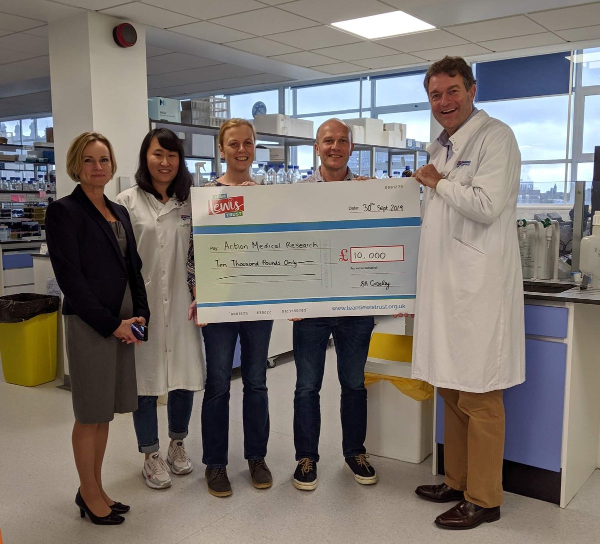 TeamLewisTrust's tweet photo. Very proud to share we've granted another £10,000 to Dr van Delft's study into overcoming drug resistance in relapsed T-ALL. Supporting @actionmedres, we've granted £30,000 in total. More at https://t.co/0lKz2Yx4Wz https://t.co/JxjeopszUs