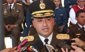 Diario_ElTiempo's tweet photo. Jefe de la ZODI Anzoátegui fue presuntamente aprehendido por contrabando de gasolina https://t.co/EDq2nkVnwE https://t.co/SfItbZGtP5