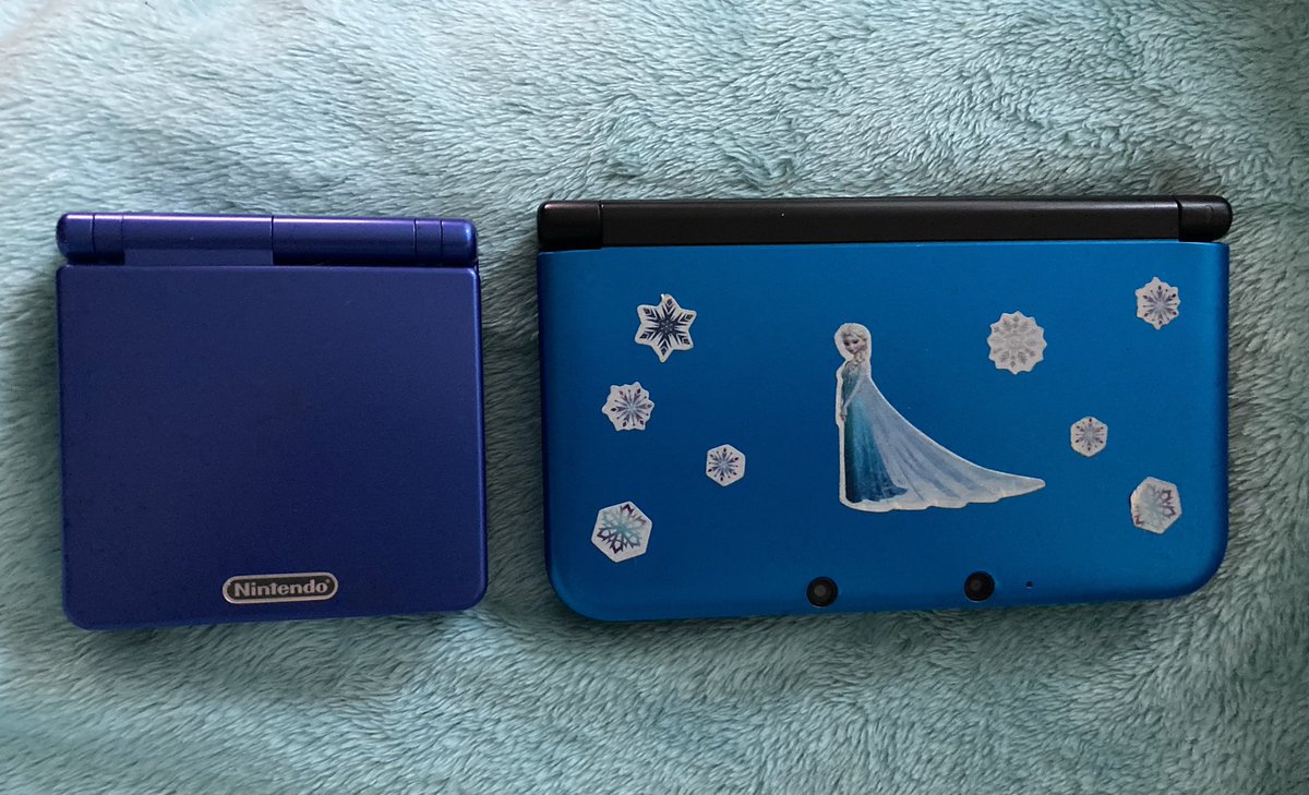 Doc_Shook's tweet image. Spending the weekend with my fav handhelds of all time 💙💙