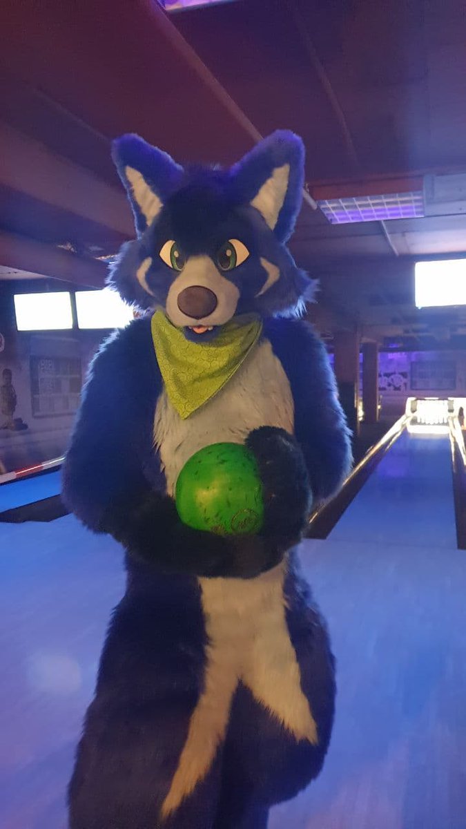Had much fun yesterday at #FurryBowling
I wasn't as bad as I thought ^^'

📷 <a href="/red_husky_blaze/">Husky Blaze</a> 
📍 Bob's rock &amp; bowl (Munich Pasing)