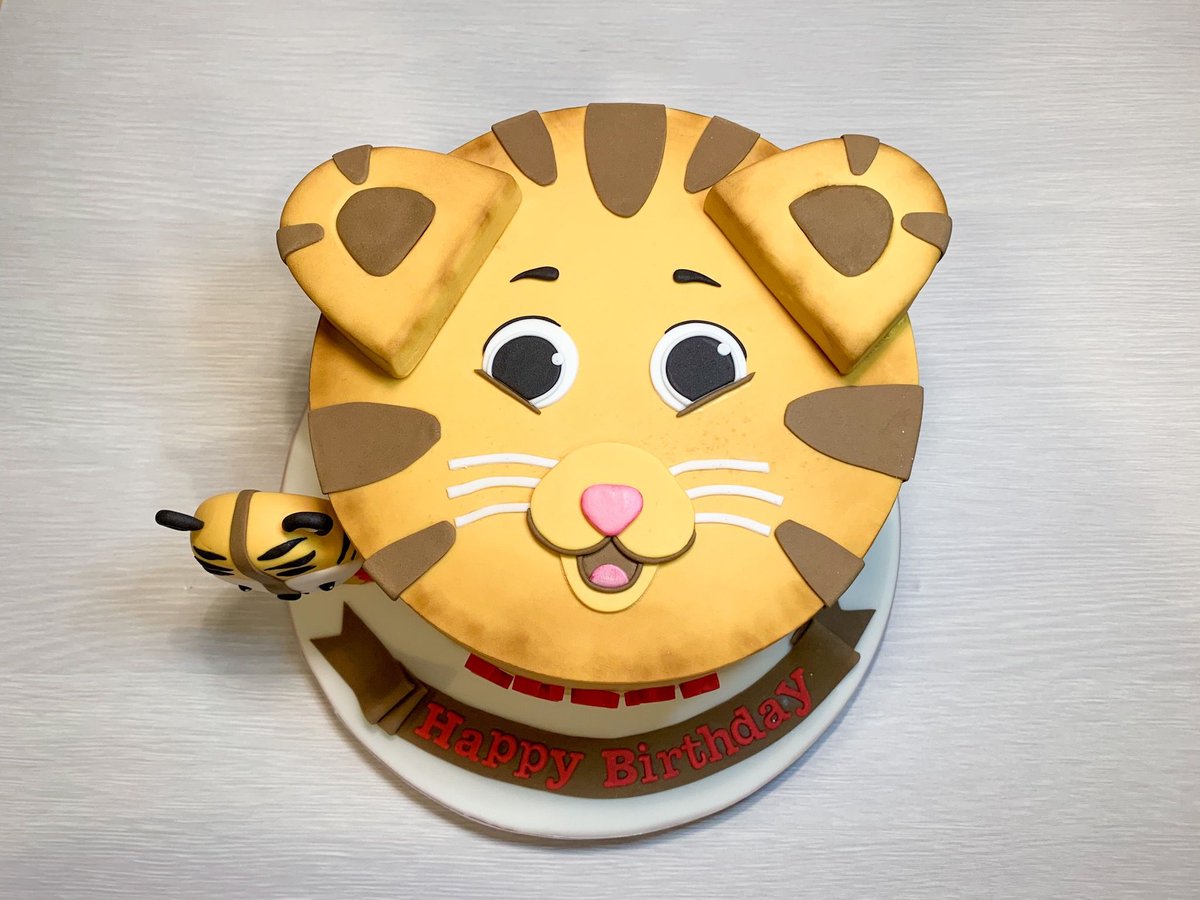 SweetNoniCakes's tweet photo. Here is a little tiger cake I made for a client this weekend.
I love making these little characters.
#Chocolate brigadeiro flavour inside.
Happy birthday Lucas.
#cake #birthdaycake #childrenscake #tigercake https://t.co/GbMjnnmGrc