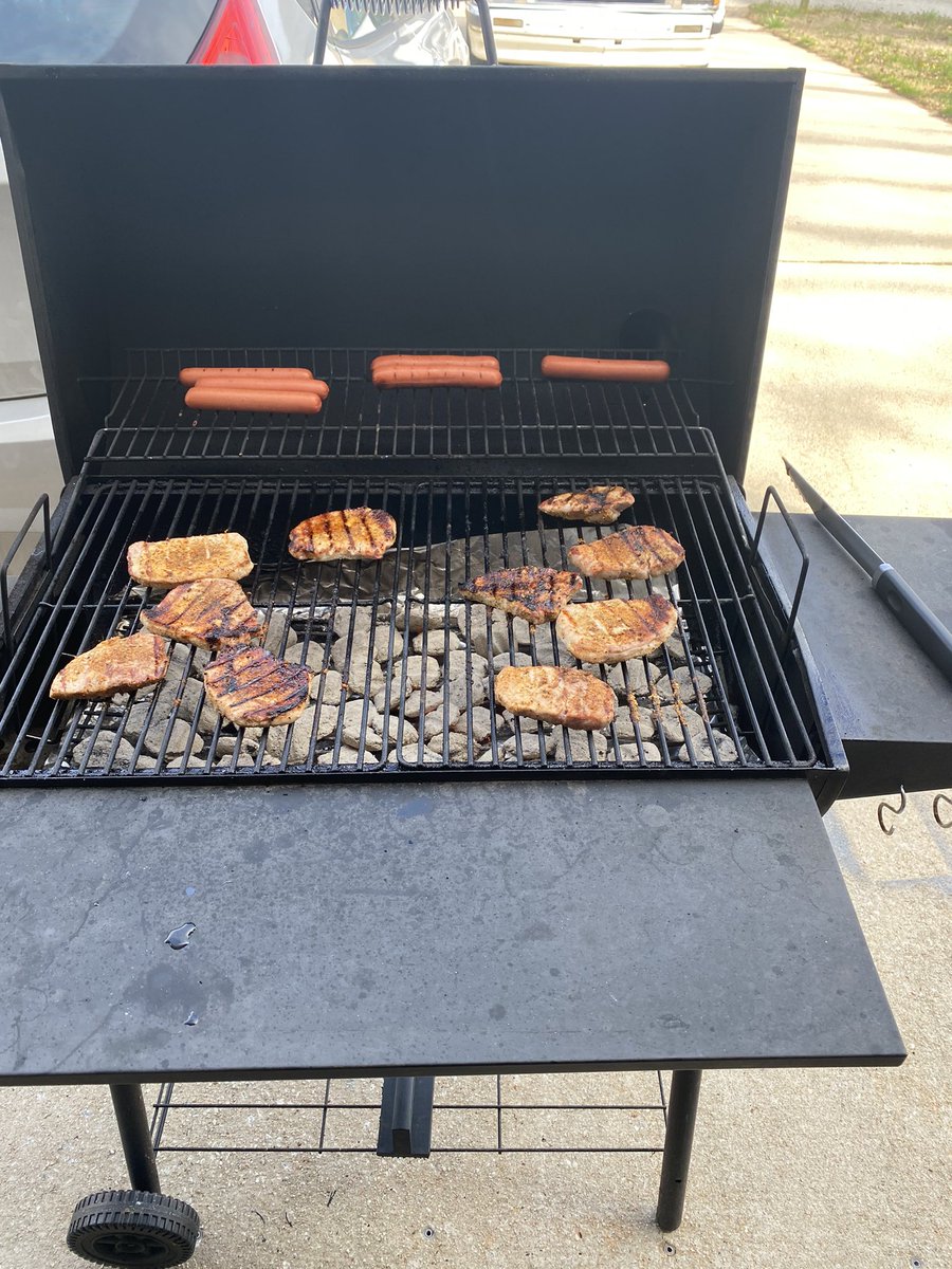 Fix_myErection's tweet photo. Pork chops 😩🤤 https://t.co/L5Q8kYDXeF
