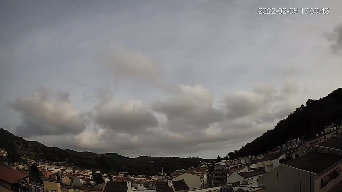 MeteoAdM's tweet photo. #Bonvespre des de la part alta d'#ArenysdeMunt Avui ha tornat l'ambient clarament ☀️ fins que a un augment de la ☁️ a la #tarda que no ha anat a més. Ambient agradable al #migdia #Batec @epicjoan1 @FoscaClara @Esteve_TorrentF #6feb2022 #hivernastronòmic #eternanticicló https://t.co/IP29G8waFl