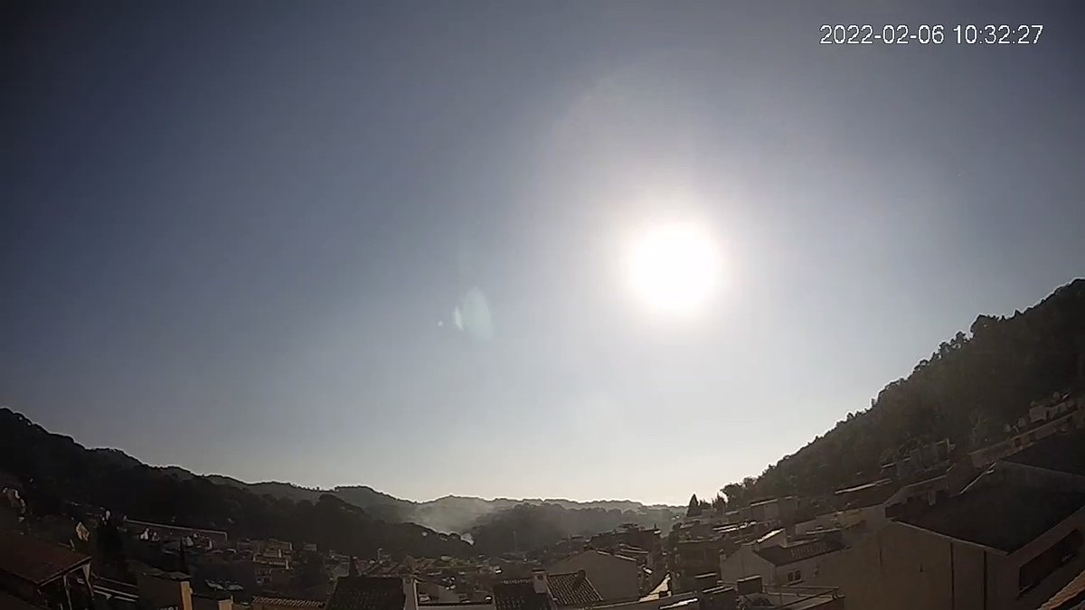 MeteoAdM's tweet photo. #Bonvespre des de la part alta d'#ArenysdeMunt Avui ha tornat l'ambient clarament ☀️ fins que a un augment de la ☁️ a la #tarda que no ha anat a més. Ambient agradable al #migdia #Batec @epicjoan1 @FoscaClara @Esteve_TorrentF #6feb2022 #hivernastronòmic #eternanticicló https://t.co/IP29G8waFl