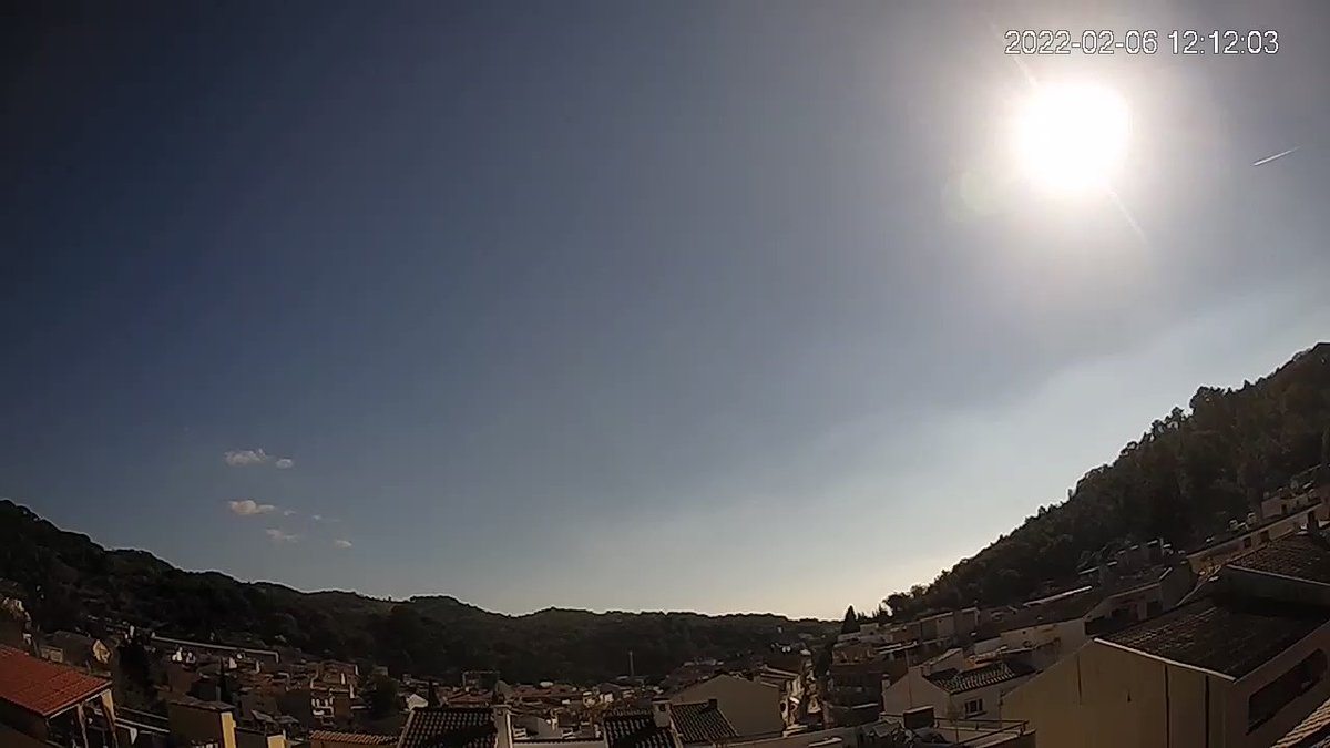 MeteoAdM's tweet photo. #Bonvespre des de la part alta d'#ArenysdeMunt Avui ha tornat l'ambient clarament ☀️ fins que a un augment de la ☁️ a la #tarda que no ha anat a més. Ambient agradable al #migdia #Batec @epicjoan1 @FoscaClara @Esteve_TorrentF #6feb2022 #hivernastronòmic #eternanticicló https://t.co/IP29G8waFl