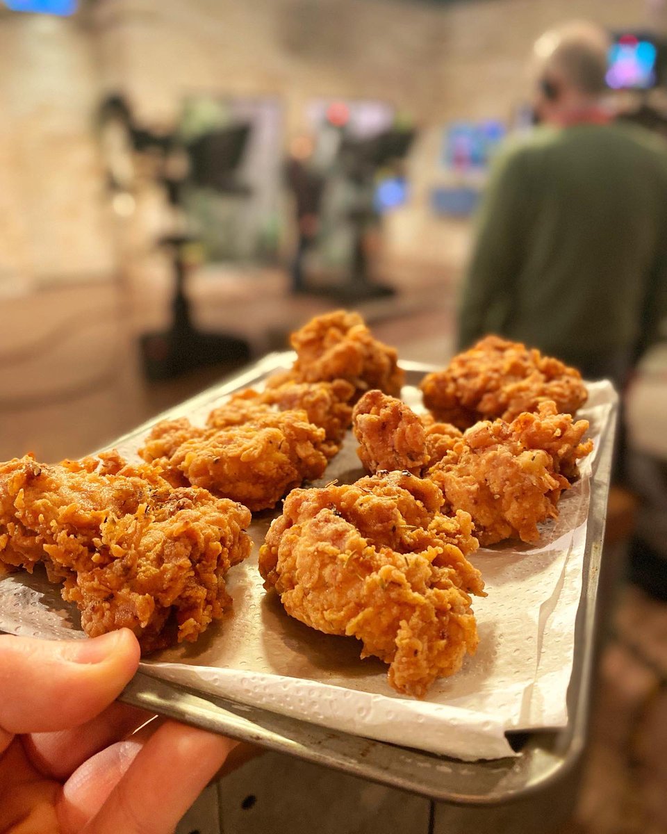 chefjokeeffe's tweet photo. THE JFC BURGER went down a treat with the audience and crew in @IrelandAMVMTV. Sometimes you just can’t bate southern fried chicken thighs with mayo, pickles, butter bead and brioche. YES 💪 https://t.co/8vejpVJk8X