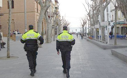 radiocanetdemar's tweet photo. Dilluns!
-#Informacions @ajcanetdemar @ccmaresme @tempscanet
-#ServandoGómez Inspector Cap @PLCanetdeMar
-NOVETATS DEL MES:Pilar Maurell @GEnciclopedia
-EL LLIBRE:“El petó del capità Kirk: La volta al món de la tele en 80 històries”@monicaplanas @universllibres
-@oriolugo https://t.co/iSoTW1ngoN