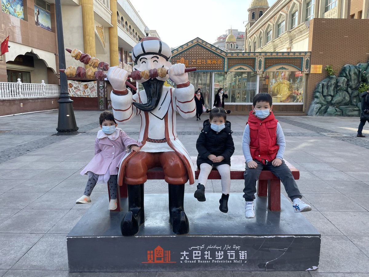 JoyXjjoy's tweet photo. ���年带孩子们回家，大巴扎连小偷都没了，贼安全😂😂😂好期待下次回去。前天冬奥会开幕式，bbc在转播前还播放了一个中国人权短片……真的好无聊！真受这种阴暗的“新”闻！以前在国内看新闻联播觉得好假，全是正能量，现在好了，负能量爆棚！反到喜欢新闻联播了…… https://t.co/VKn6mZWuk1