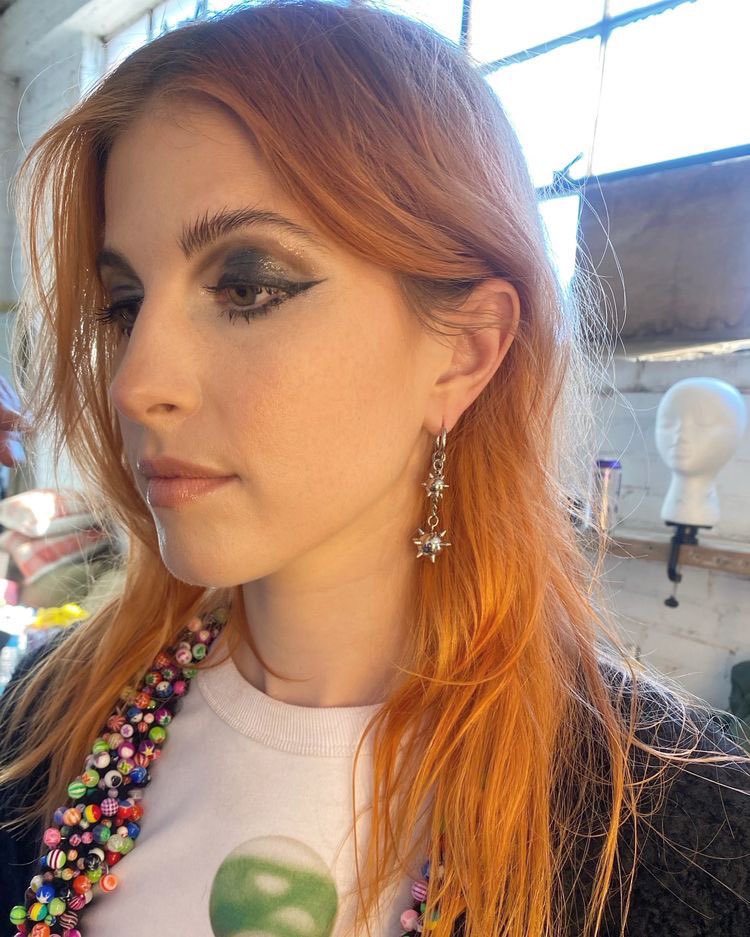 new pic from hayley williams!
