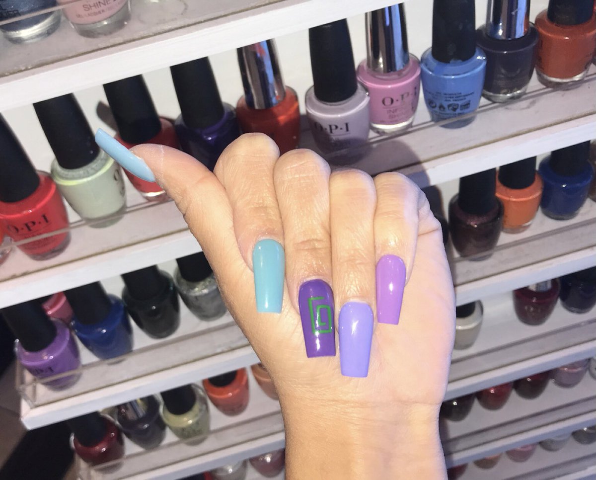 elmfel's tweet photo. YALL ITS MY 18TH BIRTHDAY!!! and my present was getting my nails done karl themed!!! @KarlJacobs_ @honkkarl @THEHONKBOY https://t.co/mNAMDeMzLR