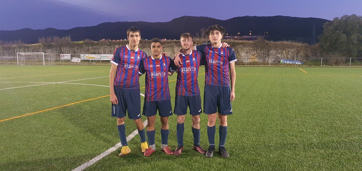 Comienzo serio hasta el min25’ con la lesion de Izan .se  adelantaron cuando tenimos uno menos en el campo. Despues cada vez que entrabamos al partido nos acertaban con un gol. Dura derrota. 
Coincidieron 4 juveniles de 1 año en el campo y no desentonaron.