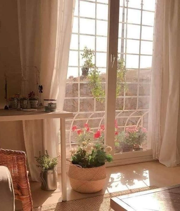 ما الحظُّ إلا امتلاك المرءِ عفّتَه  
وما السعادةُ إلا حُسنُ .. أخلاقِ"
___
🤎