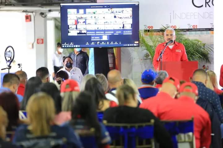 Pequiven continúa en el 3cer. Encuentro de los #CPTT.Han sido 2 días, y el primer ponente fue el MPPPST José Ramón Rivero, quien resaltó el deseo que nuestra clase obrera demuestre su experiencia, para generar debate sobre el protagonismo de los trabajadores.
#YoAmoLaPetroquímica