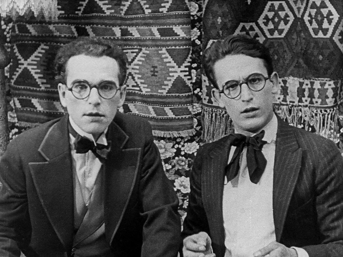 analgesicsleep's tweet photo. How I am just learning about the existence of Gaylord Lloyd?! #SilentComedyWatchParty #SCWatchParty #SilentFilm #GaylordLloyd #HaroldLloyd https://t.co/YLaGEtBsgG