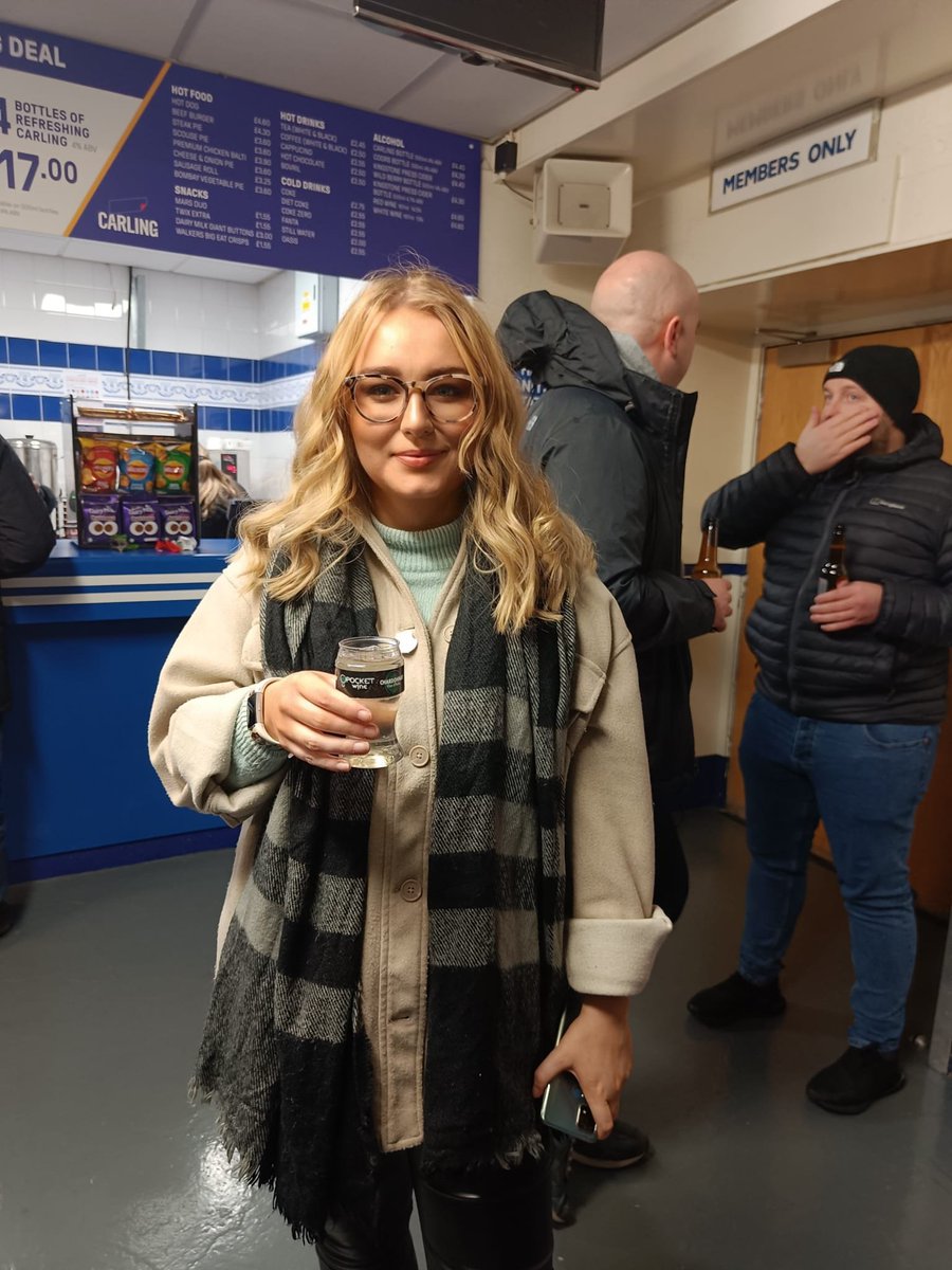 Being dragged to an Everton match and having a pocket of wine usually would be up there with things that I don't want to do on a weekend off... However, I surprisingly had fun at my first match! Next weekend will be spent at a much more suited bottomless brunch!